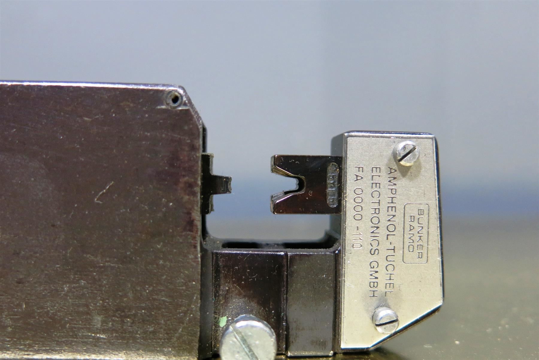 Tutti gli attrezzi: Crimpzange Amphenol FA 0000 - 110 – Usato da Laufenburg venduto da Sirluger 3