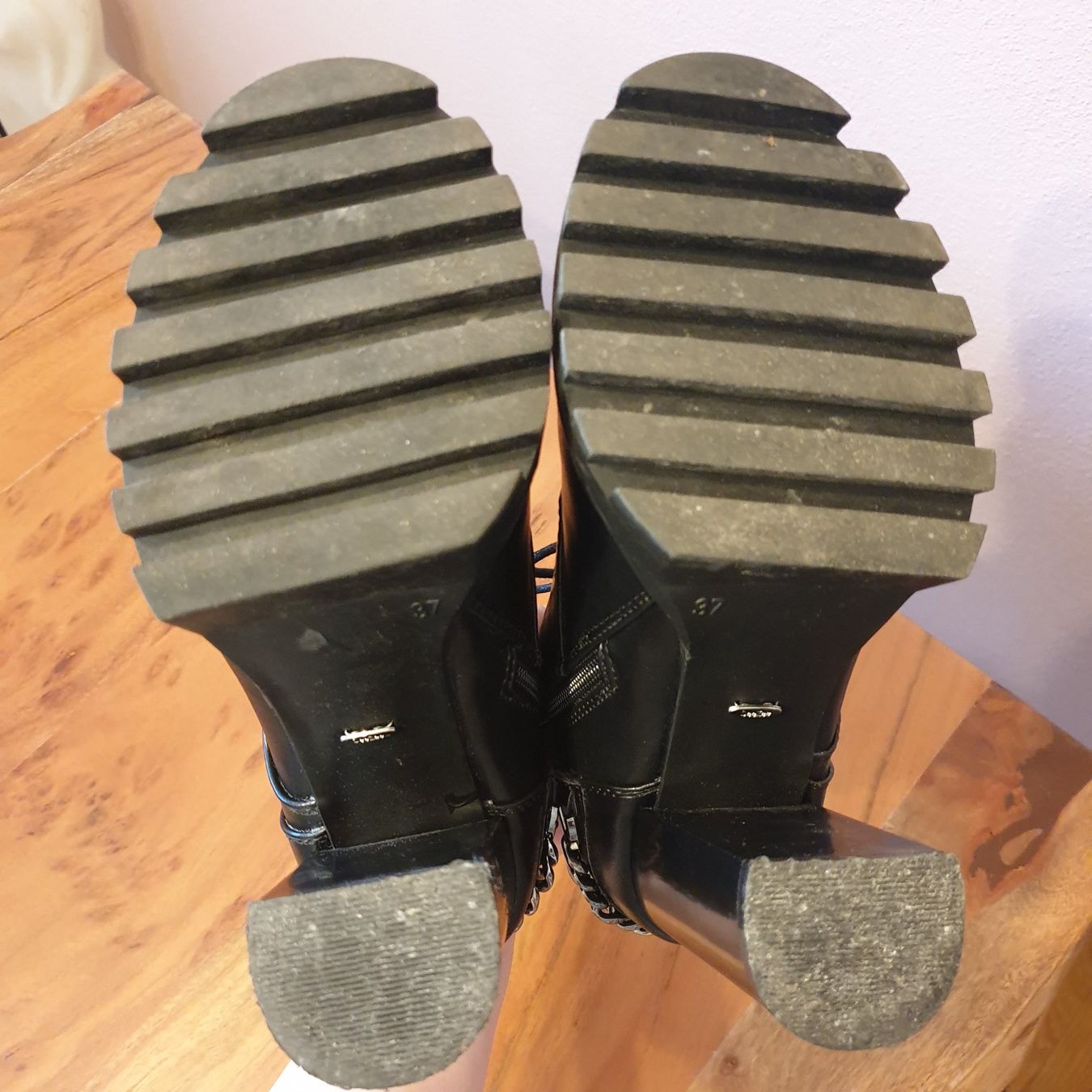 Scarpe da donna: Stiefeletten im Biker-Stil, Gr. 37 – Nuovo (secondo la descrizione) da Neuendorf venduto da DeSiriA 5
