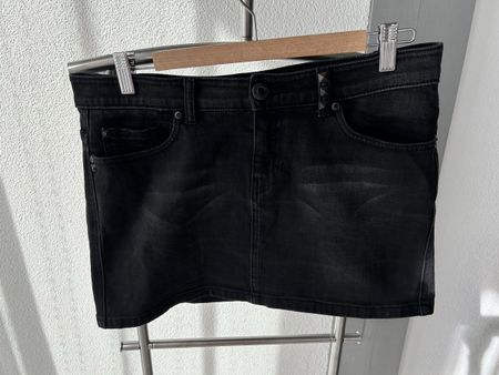 Black Denim Mini Skirt - Size W30- Trendy & Stylish!