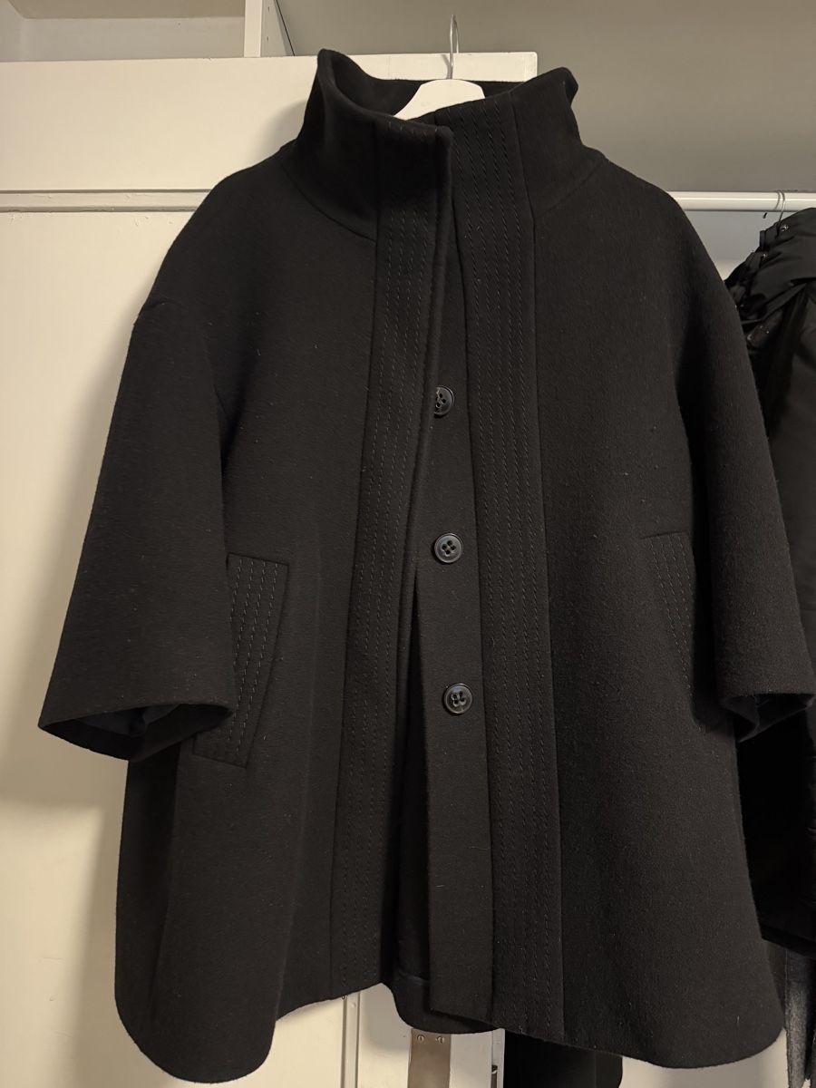 Cappotti: Schwarzer Wollmantel – Usato da Bern venduto da lar_x5sp