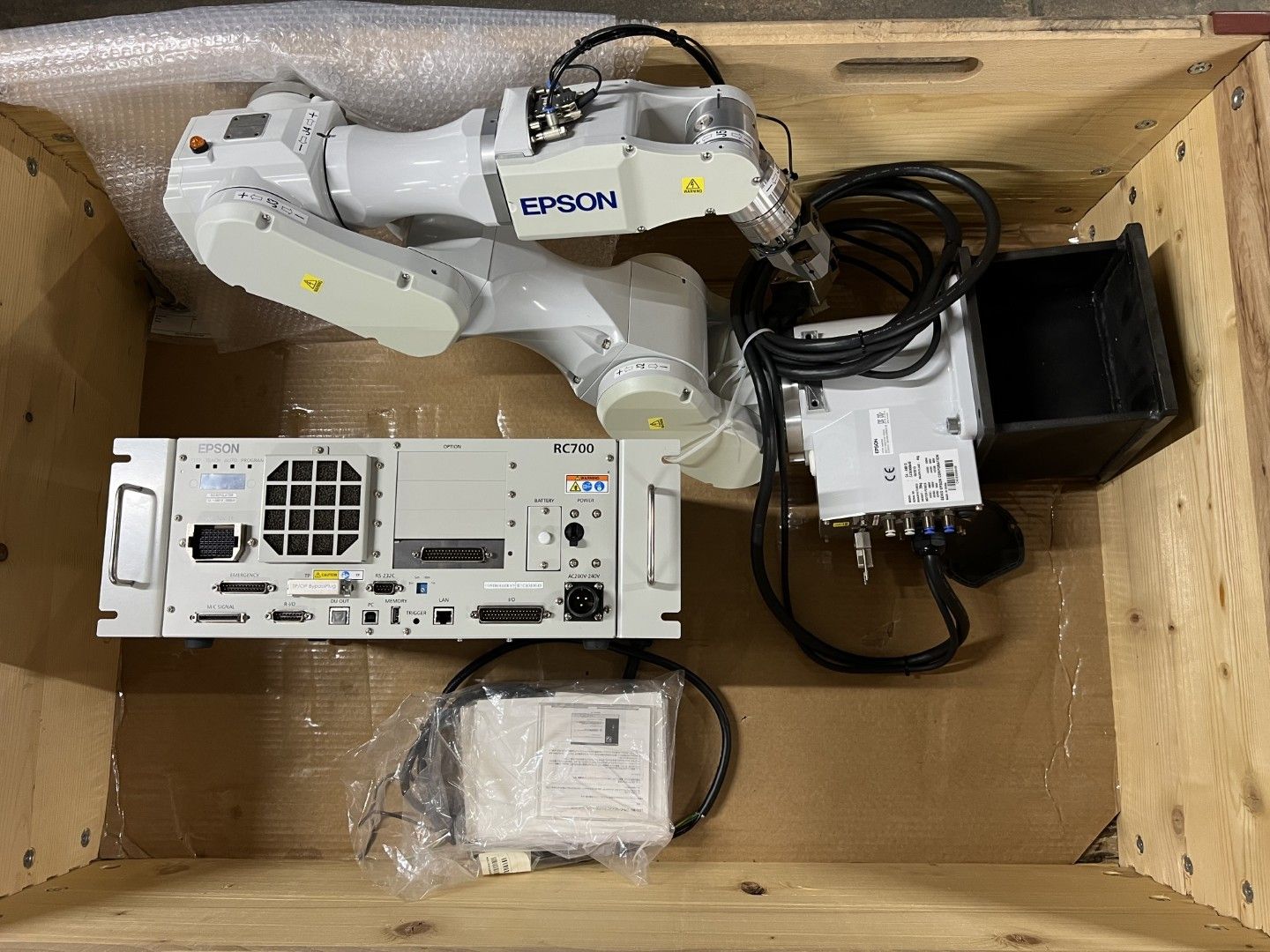 Alle Werkzeuge: Roboter Epson C4-A901S inkl. RC700 Steue – Gebraucht aus Zuchwil von dragosmd-maschinen