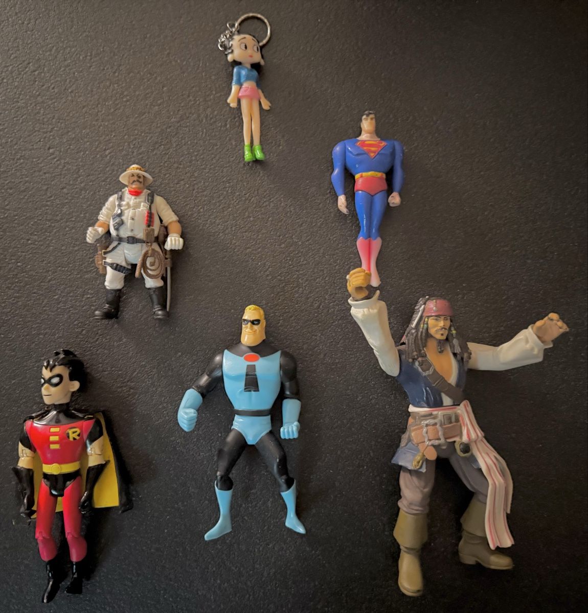 Disney Spielzeuge: 6 Figurines divers ( DC comics, Disney,…) – Gebraucht aus Uvrier von sauma85