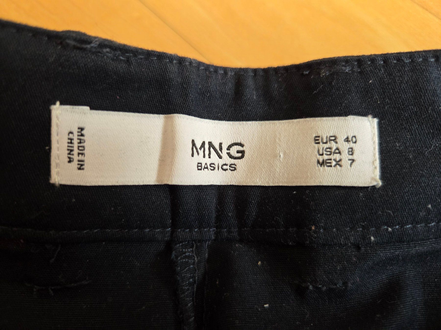 Pantaloni: dunkelblaue Shorts, 38-40, neu – Nuovo (secondo la descrizione) da Landquart venduto da MariaMagna 2