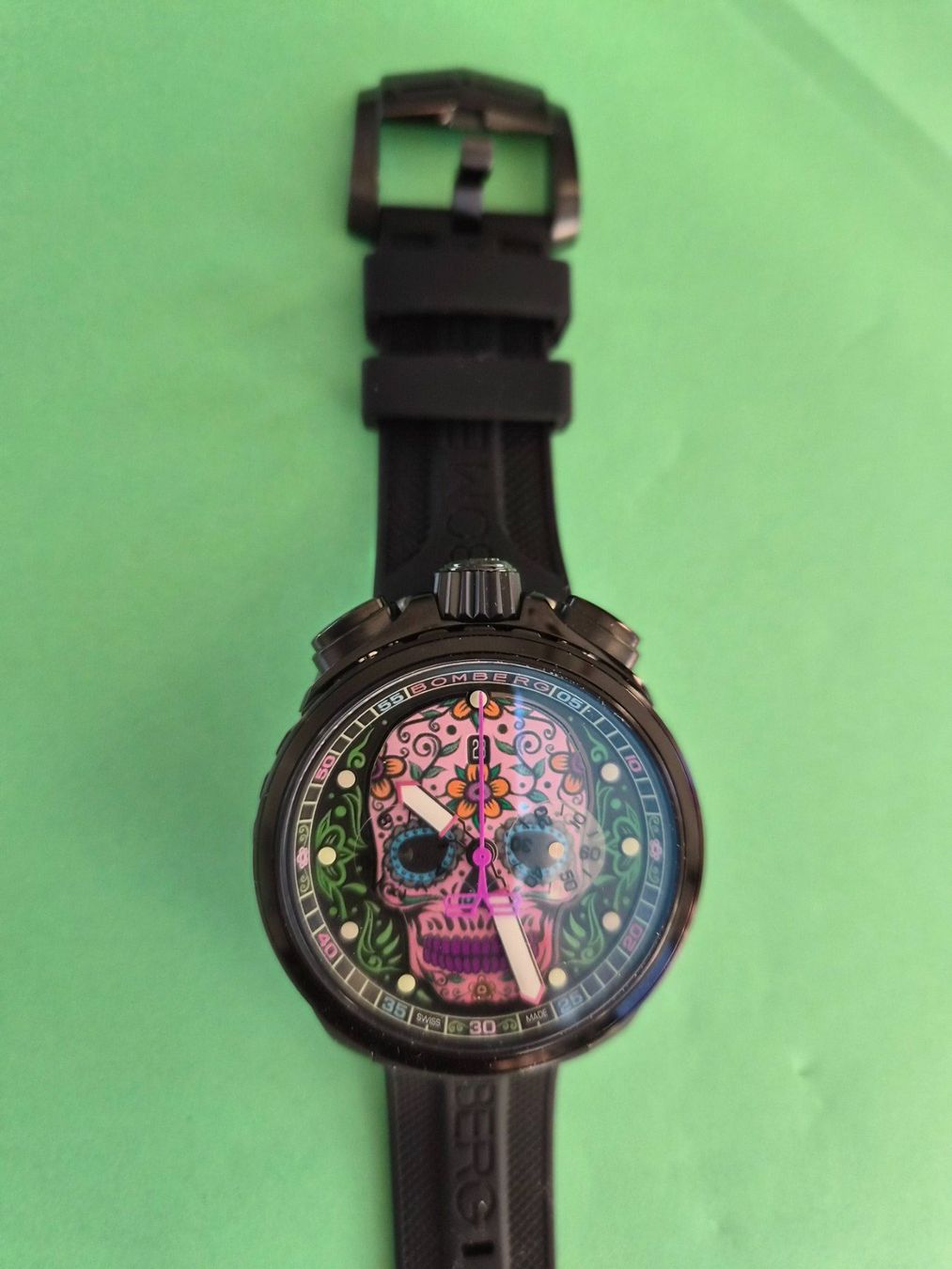 Bomberg Uhren: Bomberg Bolt-68 Heritage Sugar Skull Purple – Neu (gemäss Beschreibung) aus Chabrey von Horology 3