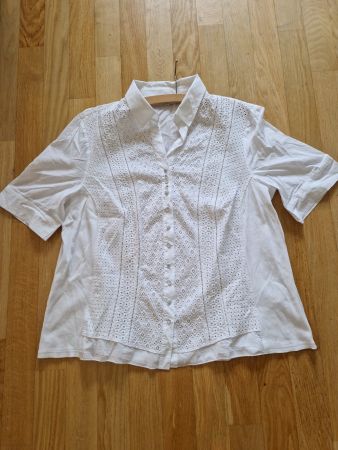 Bluse Gr. 48, kurzarm, von Peter Hahn, mit Strass-Knöpfe