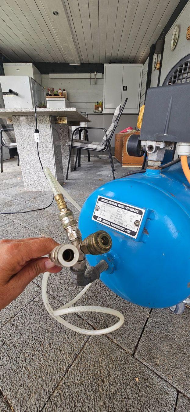 Compressori: Compresseur CompAir V02 avec beaucoup d'accessoires – Usato da Lausanne venduto da sleepy47 9