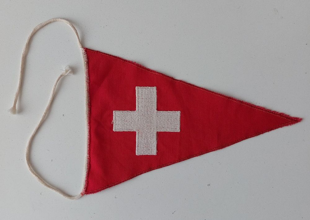 Bandiera Auto Svizzera 2 Pezzi - 30x45 Cm Con Asta Flessibile E Piede Rinforzato, Per Tifosi E Patrioti, Ideale Per Auto - 2