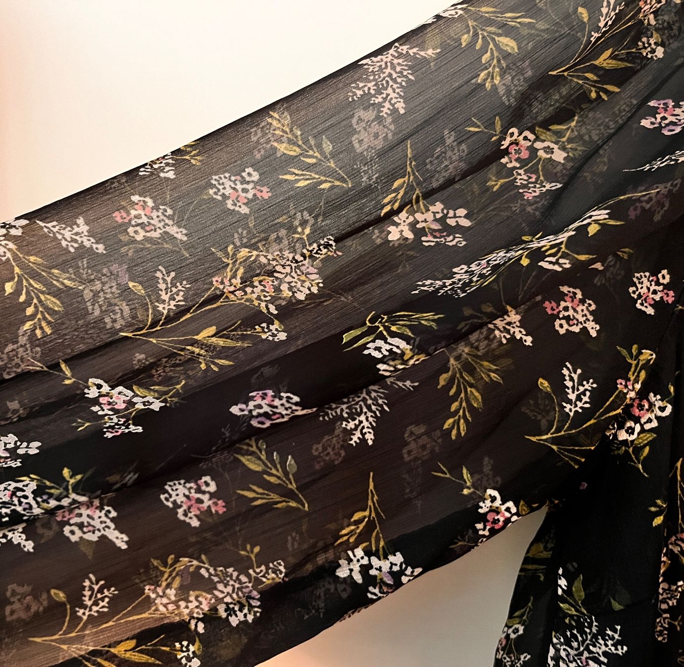 Camicette: Transparent-Bluse mit Blumenmuster, Gr. S, Frühling/Sommer. – Usato da Arlesheim venduto da Vinylpferd 1