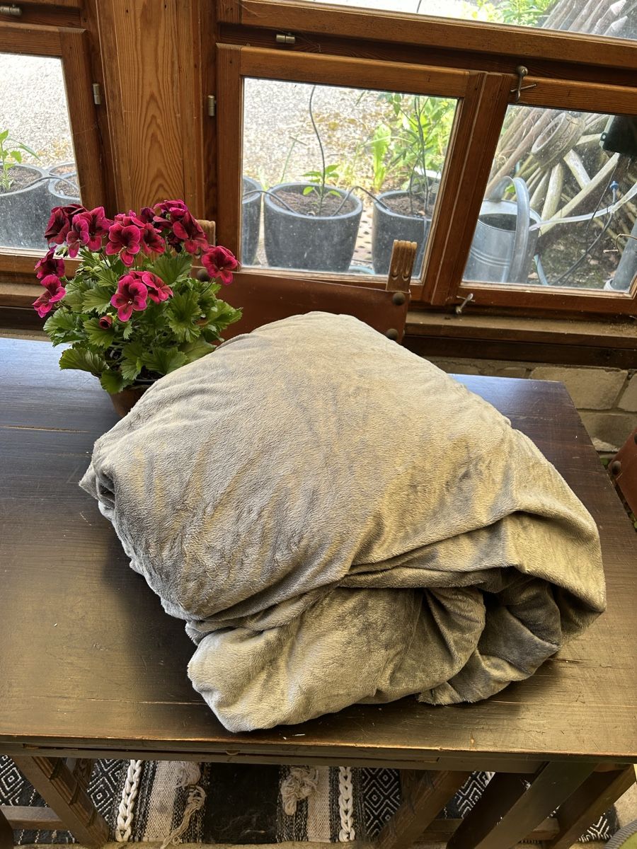 Decken: Gewichtsdecke Gravity Blanket – Gebraucht aus Melchnau von Indigoshop
