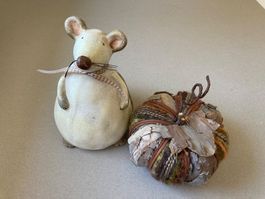 Ton-Maus mit Kürbis