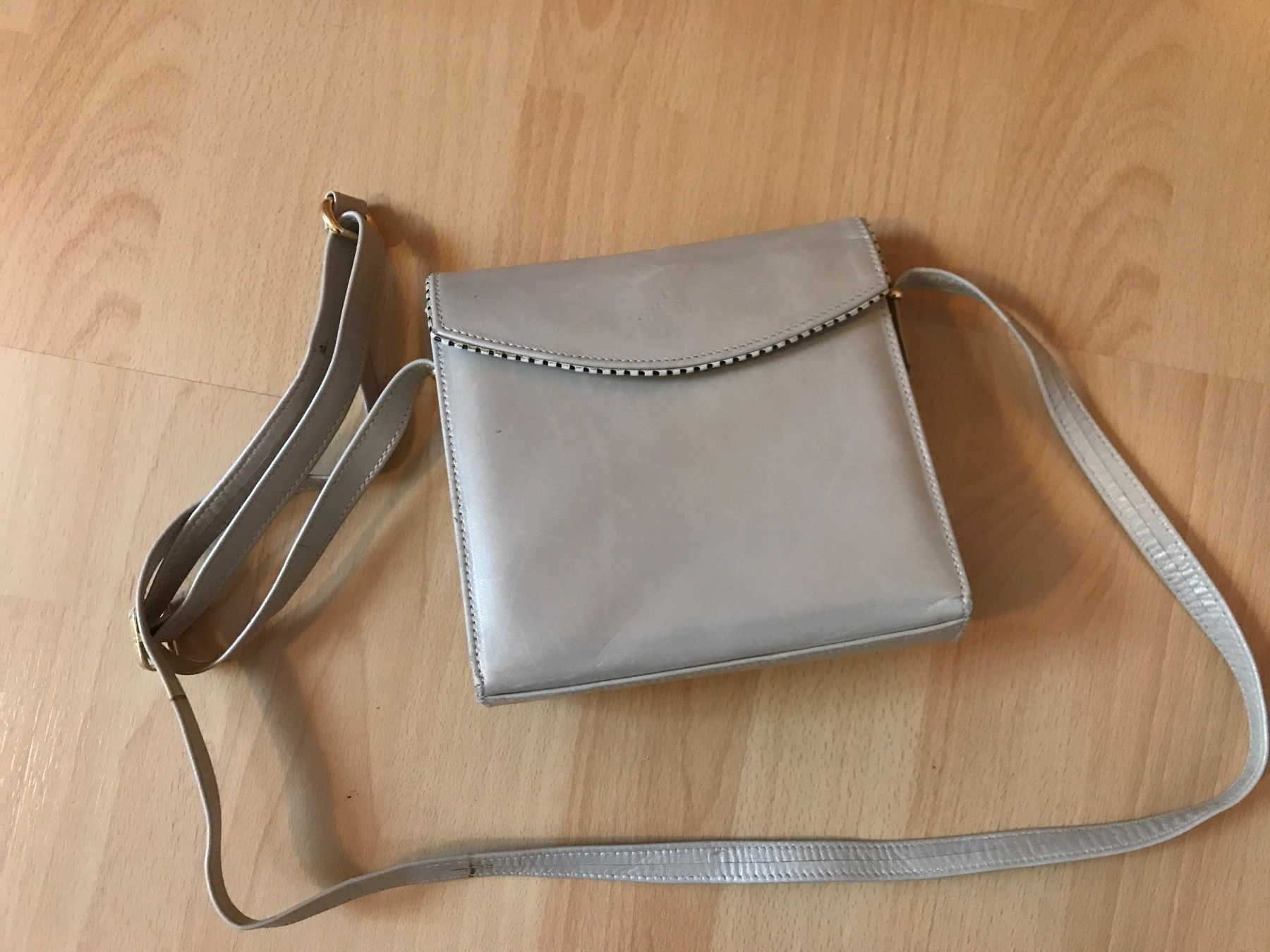 Kaiser Taschen für Damen: Kleine Handtasche Marke Peter Kaiser hellbeige – Gebraucht aus Oberglatt ZH von Willma7