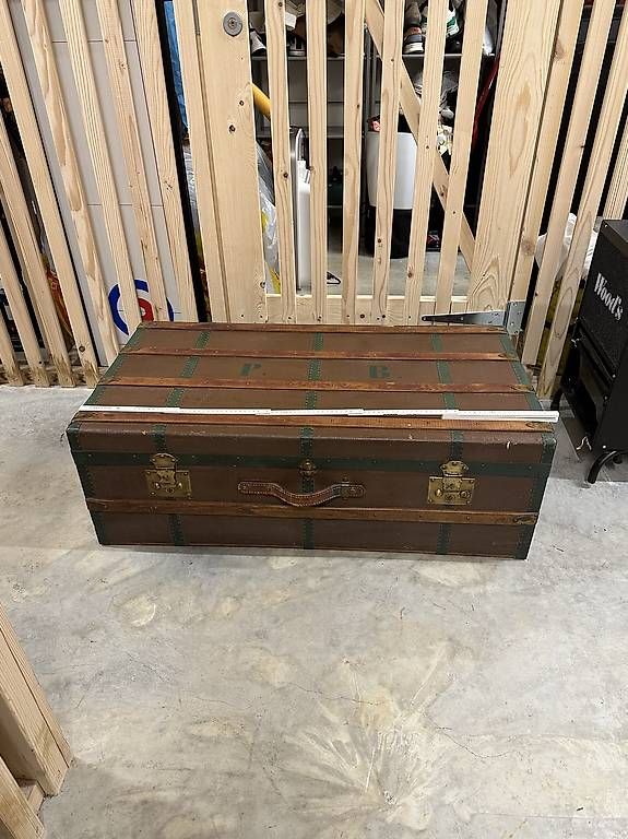 Truhen: Antike Reisetruhe um 1900 Original – Gebraucht aus Oetwil am see von Beo0507
