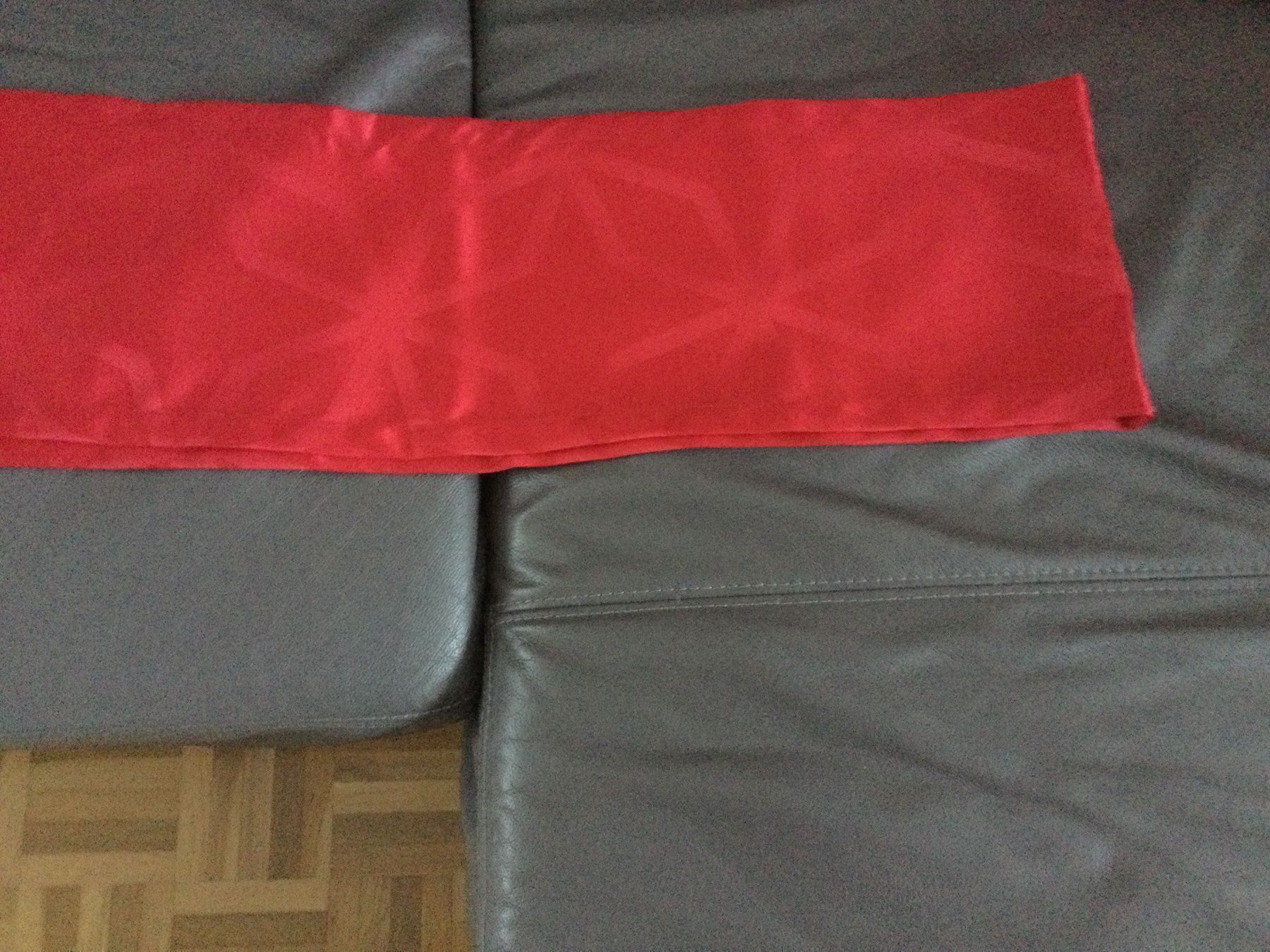 Toutes les décorations: Tischläufer rot – Neuf (Voir description) à Horw par Benny017 1