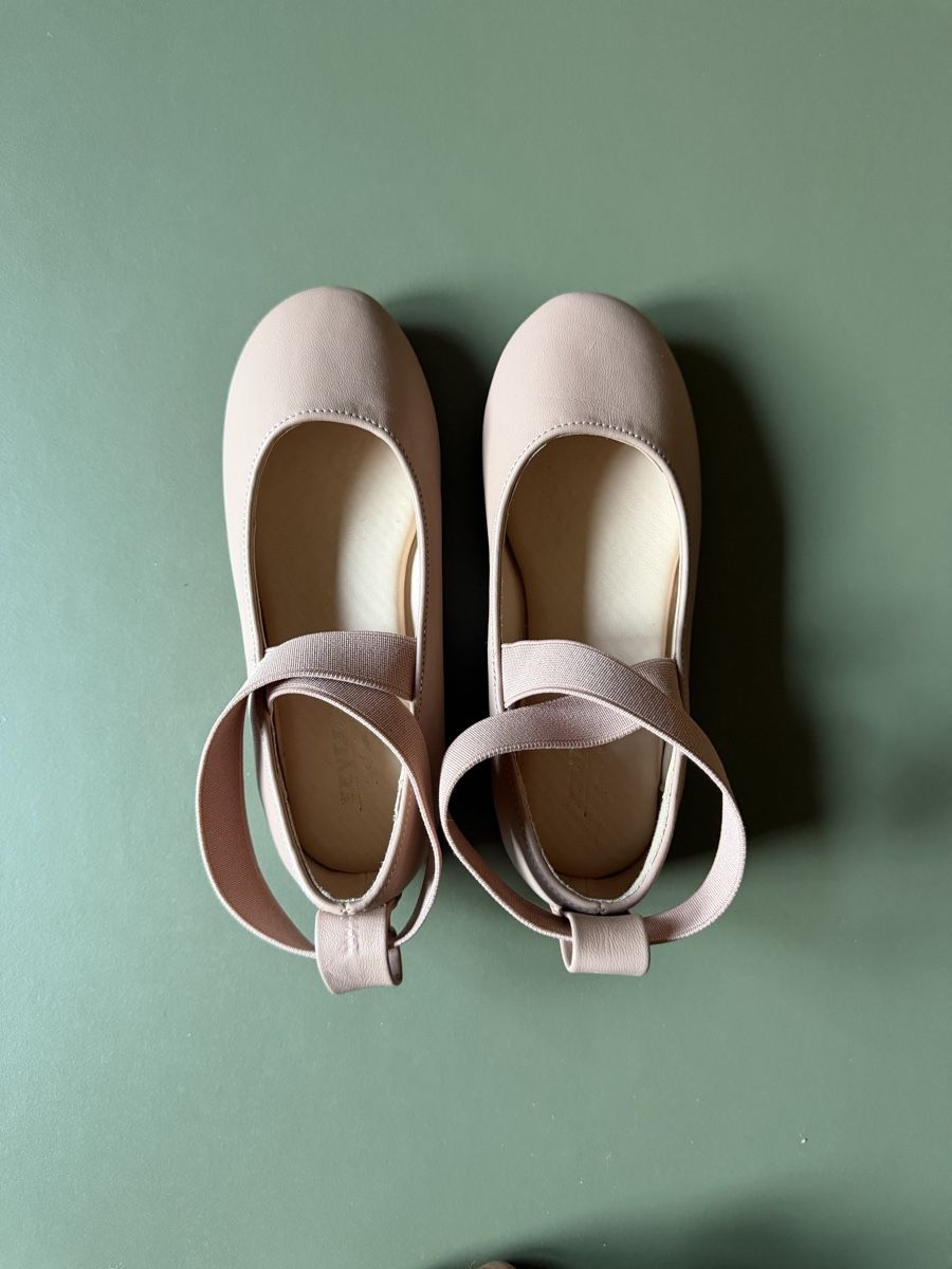 Schuhe für Mädchen: Lederballerinas – Neu (gemäss Beschreibung) aus Zürich von ilanee