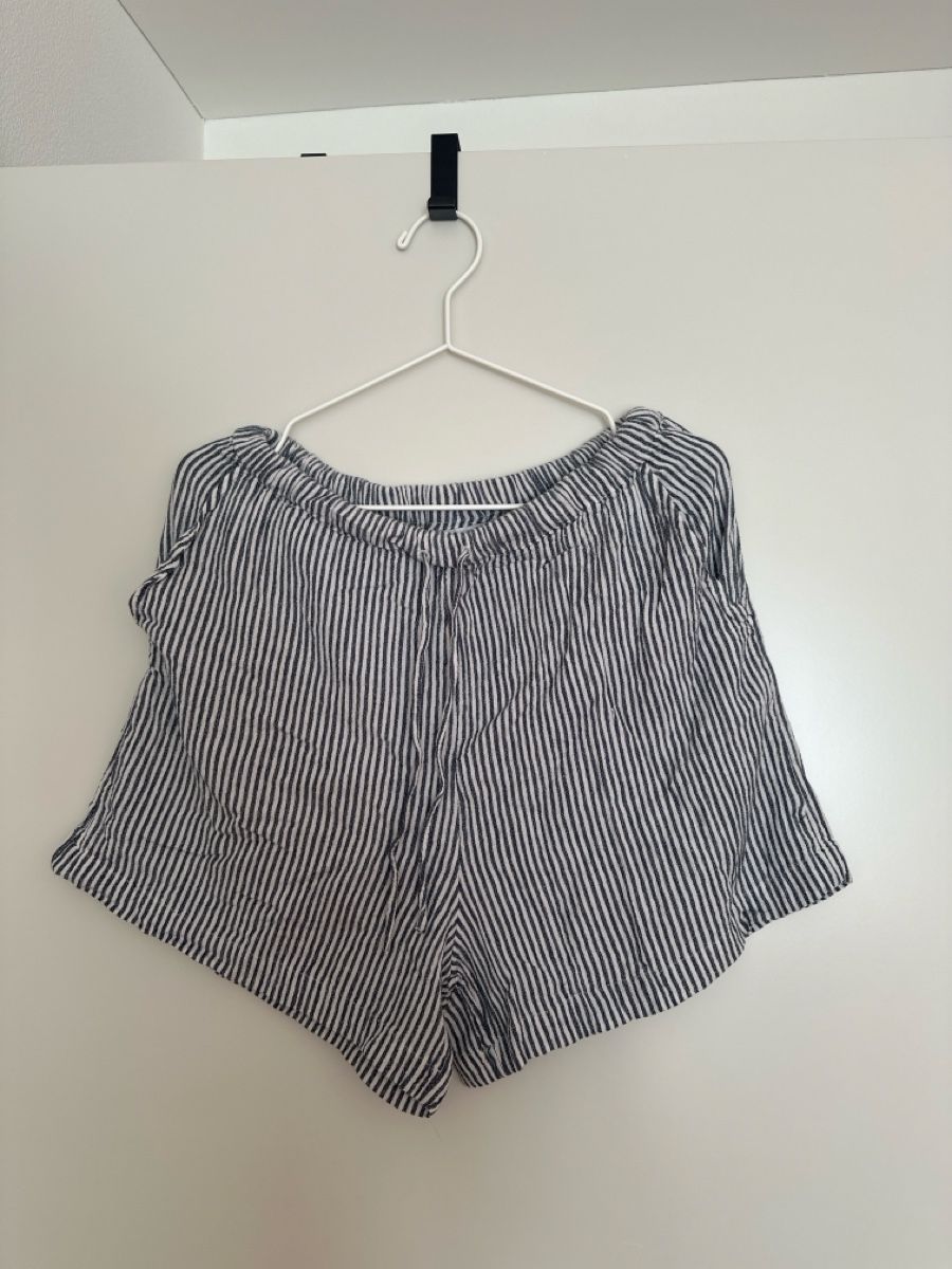 Weekday Hosen: Weekday Shorts – Gebraucht aus Luzern von LauraLynnMeier