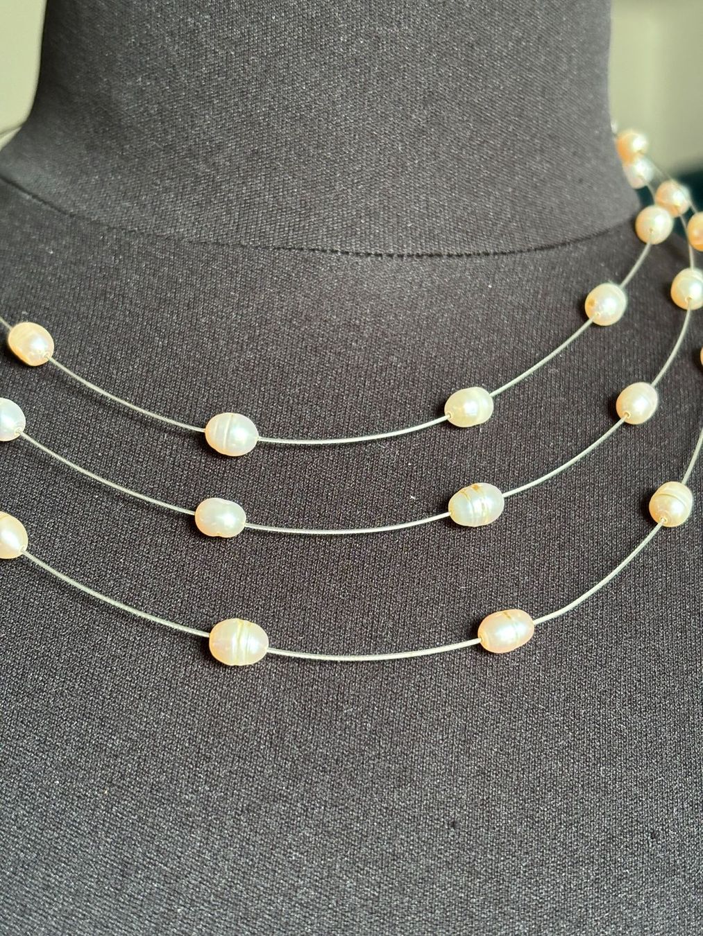Colliers: Collier trois rangs perles eau douce – D'occasion à Peseux par Cresus27 1