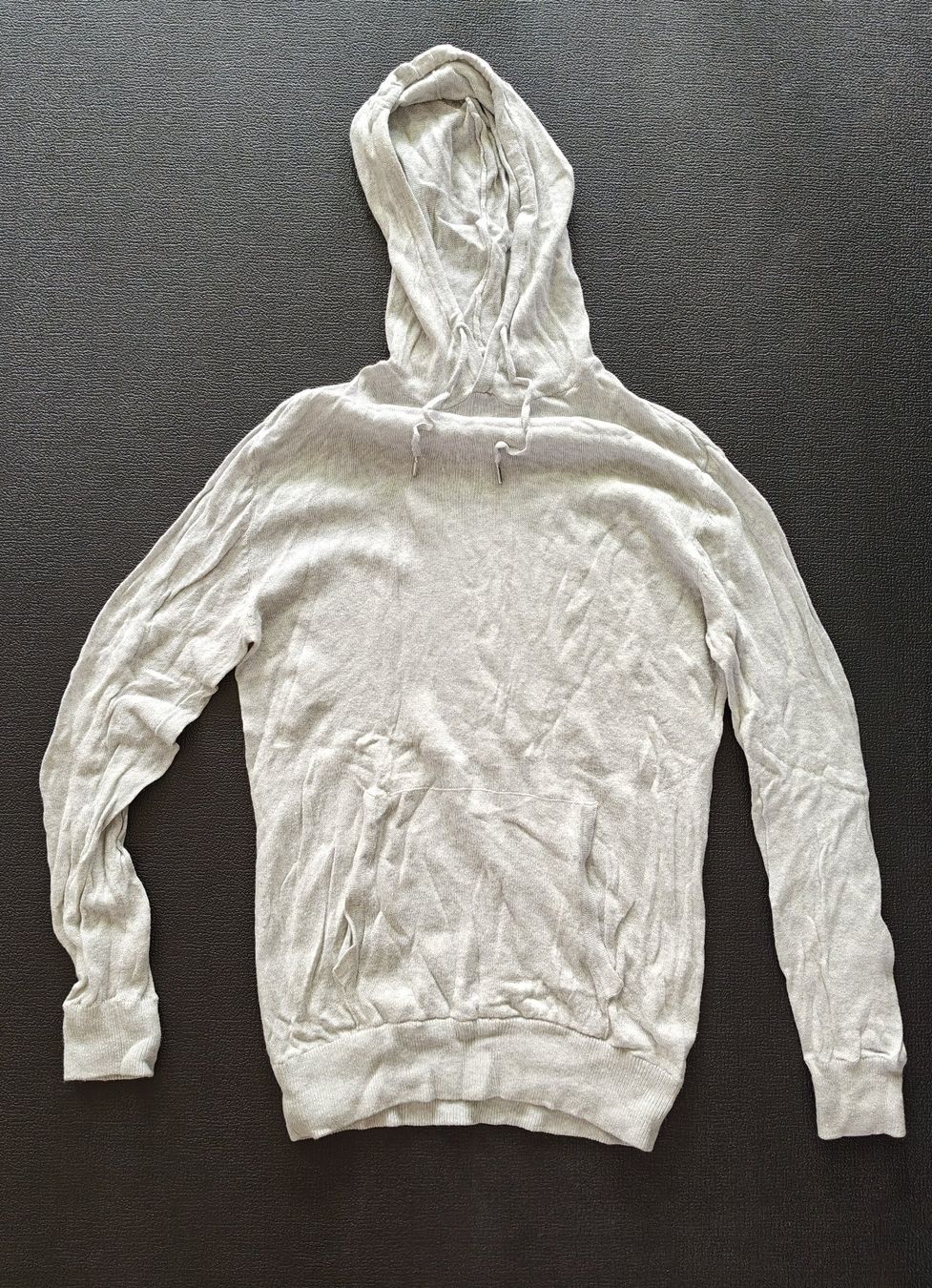 Kleiderpakete: 1 Kapuzenpullover und 3 Jogginghosen Grösse M Kaschmir – Gebraucht aus Basel von jos_2z5q 1
