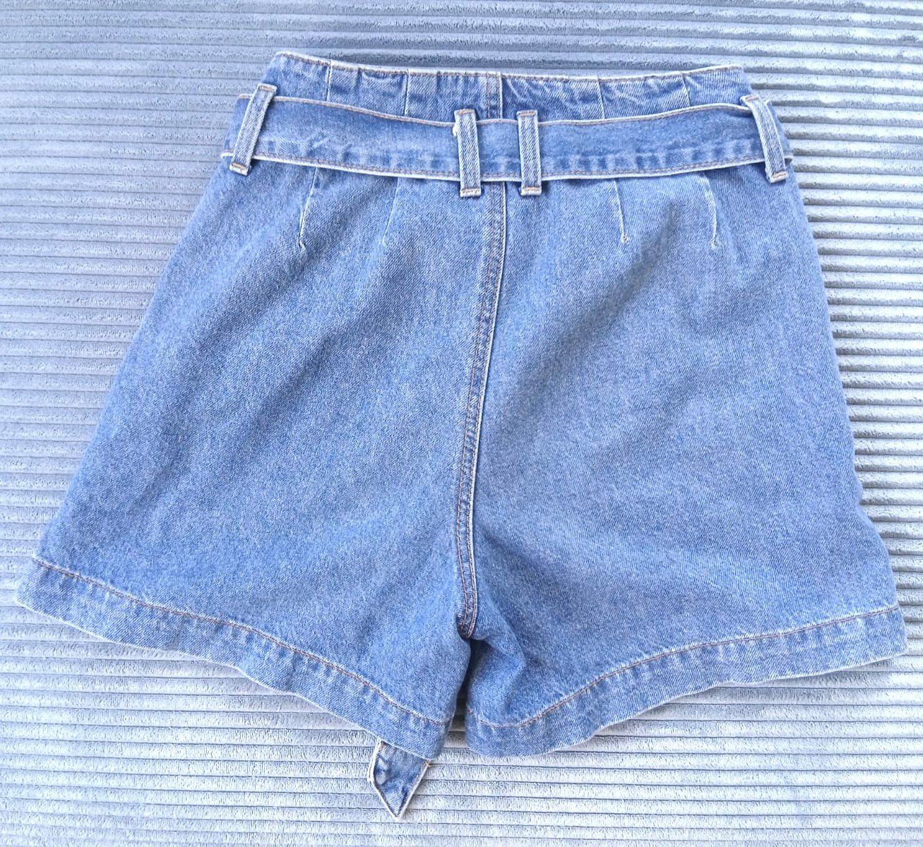 Hosen: Short taille haute femme – Gebraucht aus Neuchâtel von kat_qq96 1