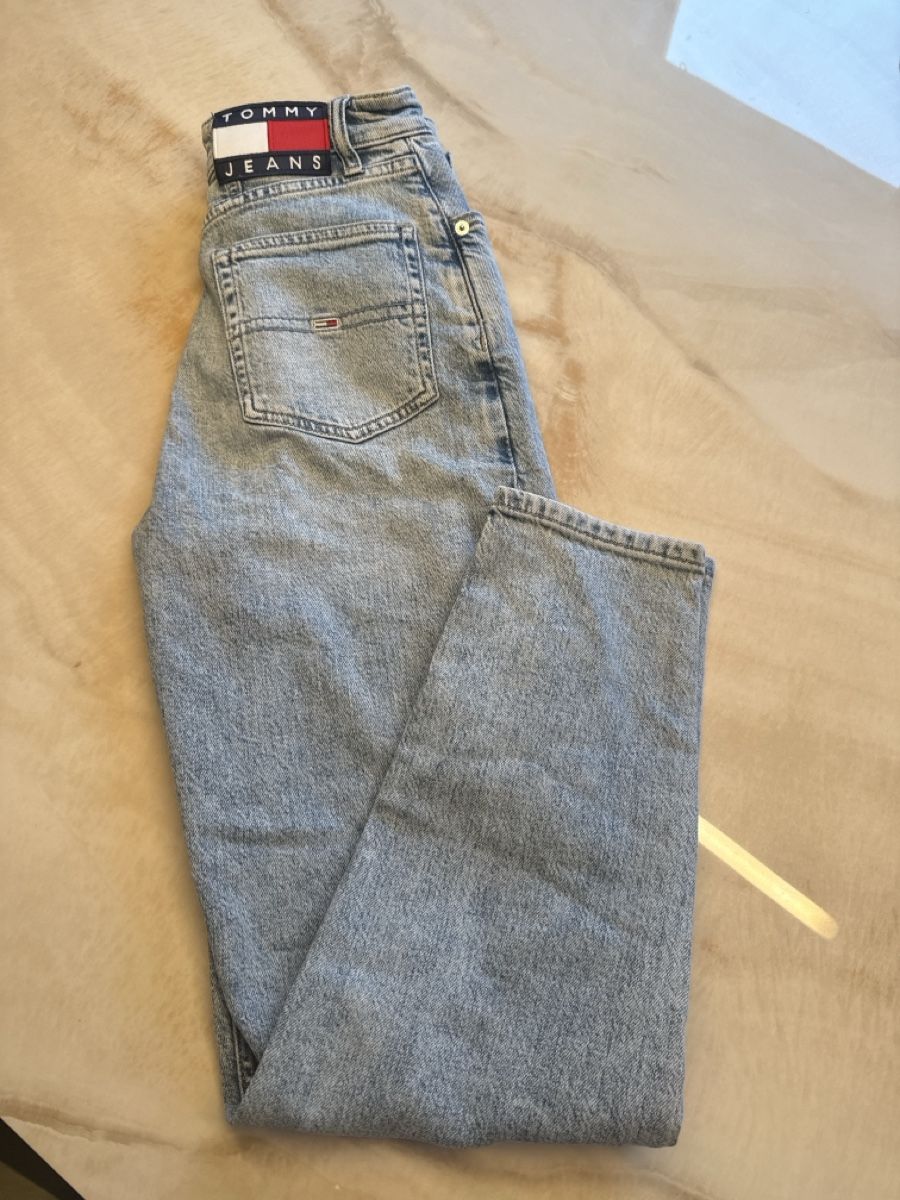 Tommy Hilfiger Jeans: Tommy Jeans Mom Jeans W24 L32 – Usato da Embrach venduto da shila_03