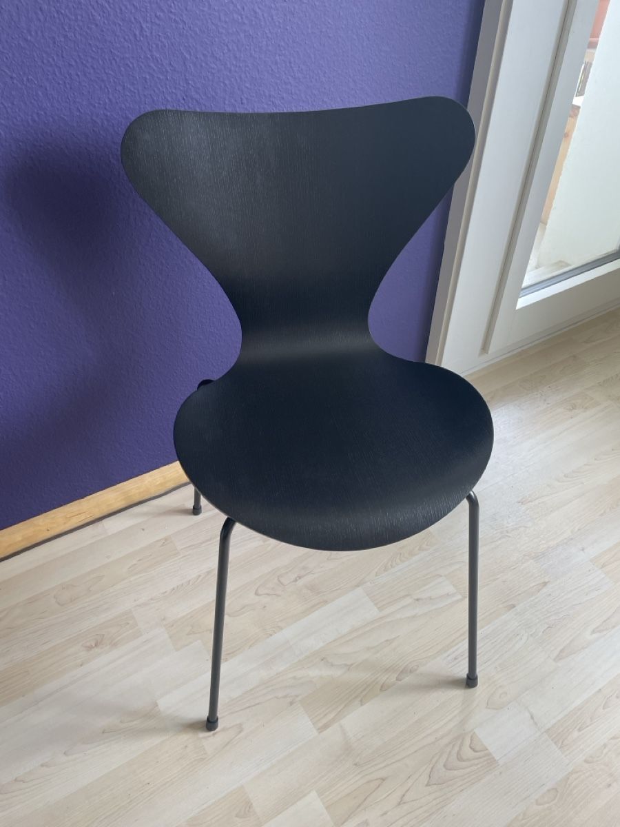 Fritz Hansen Sedie: Fritz Hansen Stuhl Serie 7 Schwarz – Usato da Basel venduto da Design-und-Allerlei