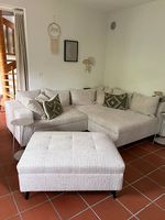 SPECIAL PREIS - bis 13.08. abzuholen: Bouclé-Sofa + Ottomane