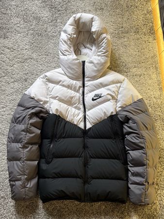 Veste Nike XS (taille grand) SportWear en parfait état