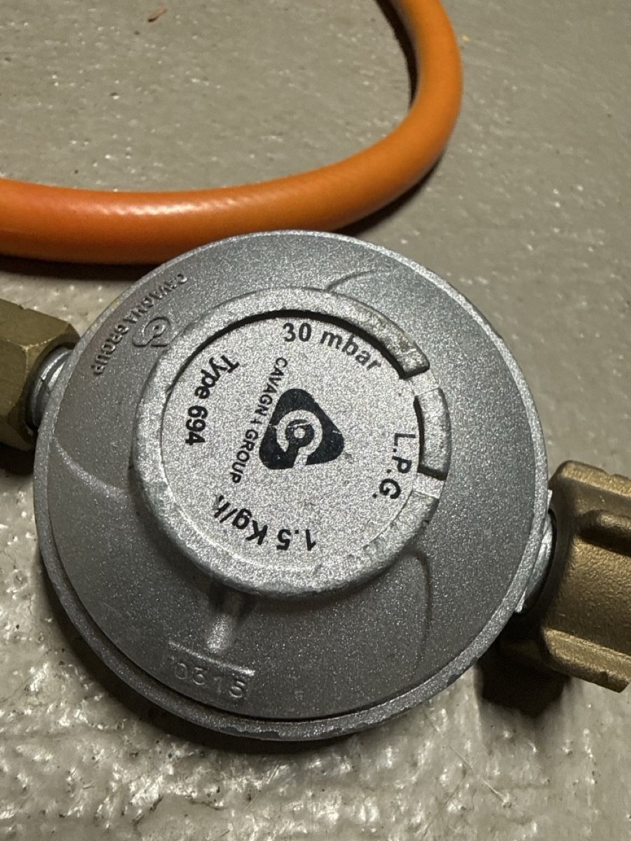 Atemregler & Jackets: Tuyau et détendeur gaz – Gebraucht aus Chézard-St-Martin von kdu_f9lw 1