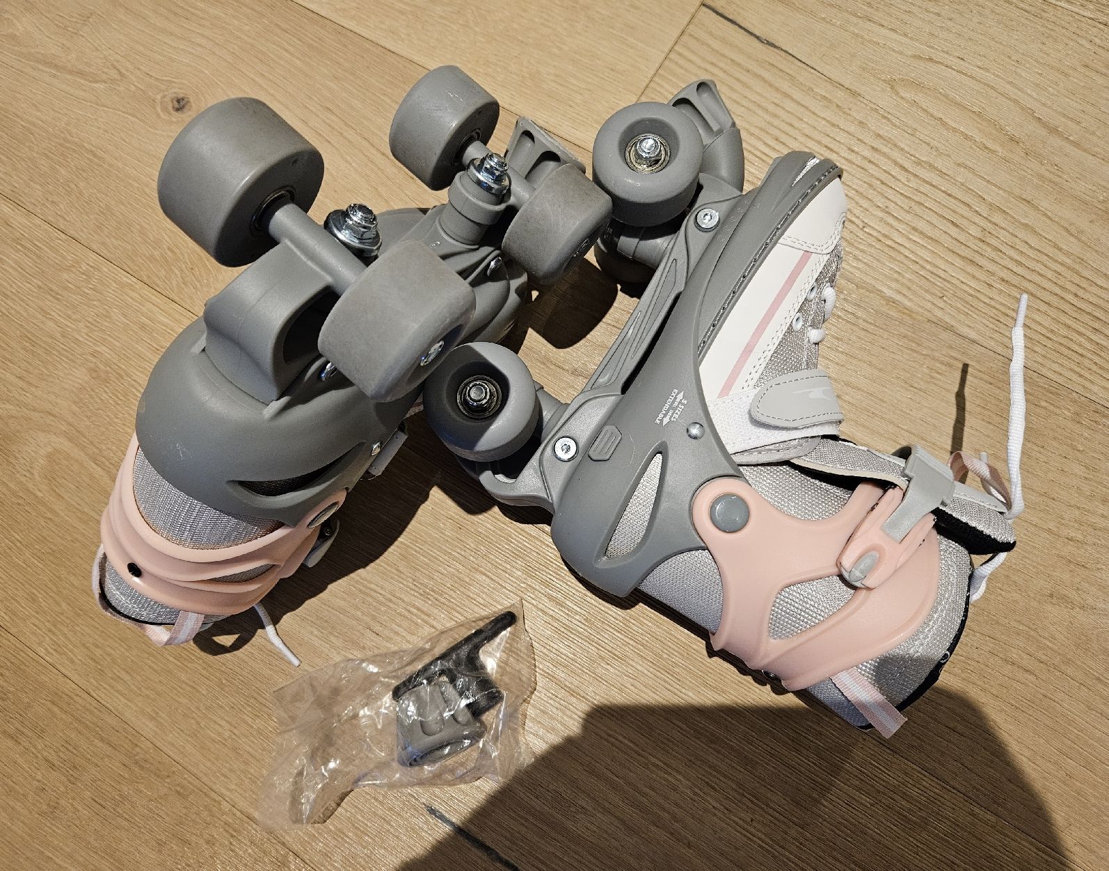 Pattini in linea & Pattini a rotelle: Rollschuhe, Grösse 33-37, Neuwertig – Nuovo (secondo la descrizione) da Ottikon b.Kemptthal venduto da Jigsaw1 3