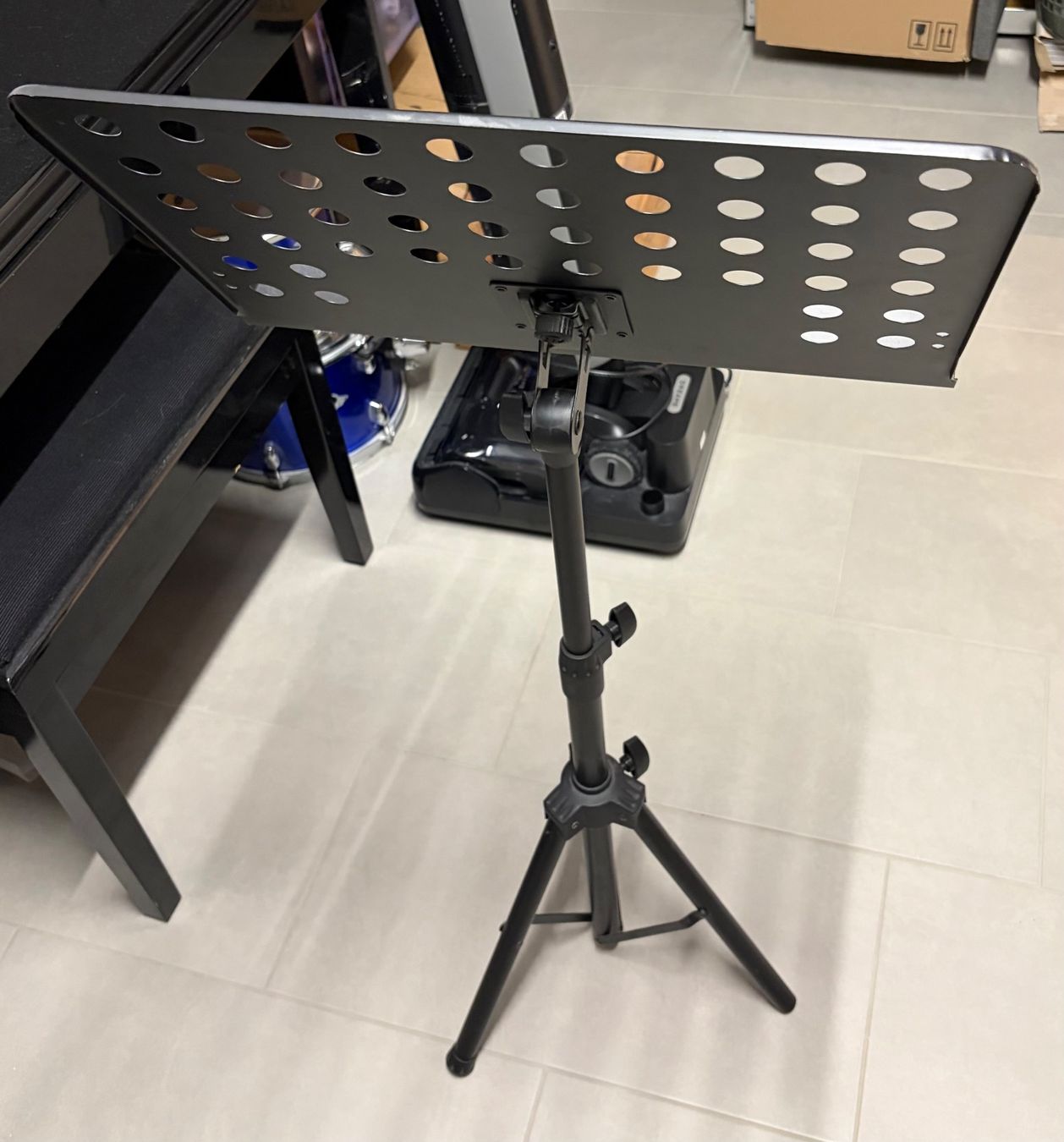 Supports pour instruments & partitions: Schwarzer Notenständer – D'occasion à St. Gallen par eva_6hsx 1