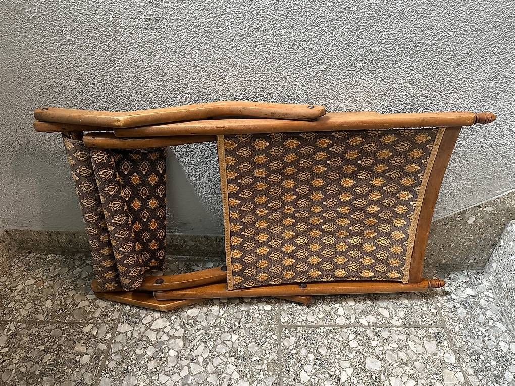 Chaises: 2 antike Holz-Klappstühle mit Stoffbezug – D'occasion à Zürich par voll-l 2