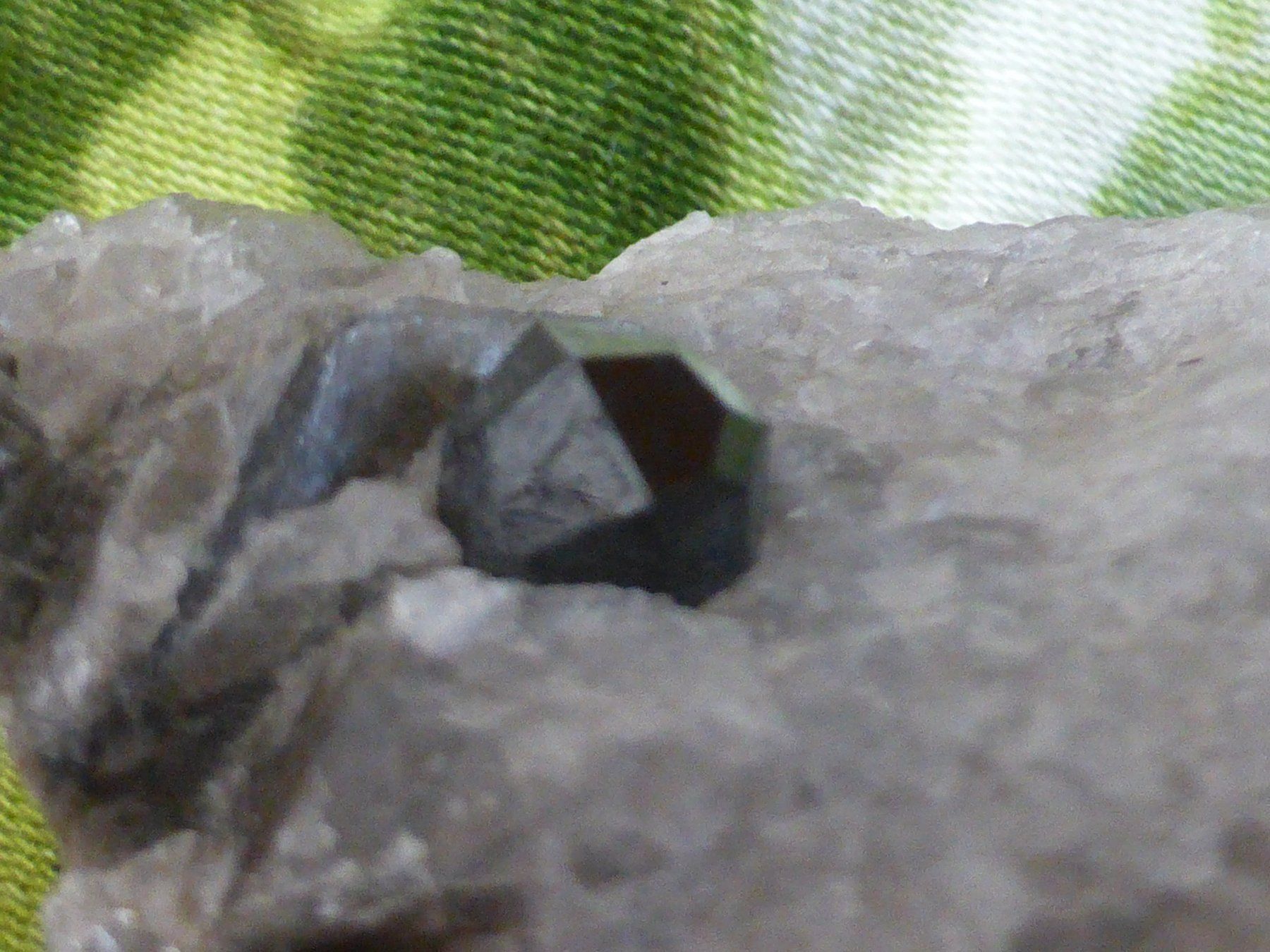 Minerali & Pietre curative: Schöner Granat mit Muskovit, Binntal – Usato da Triengen venduto da Nussbaum14 8