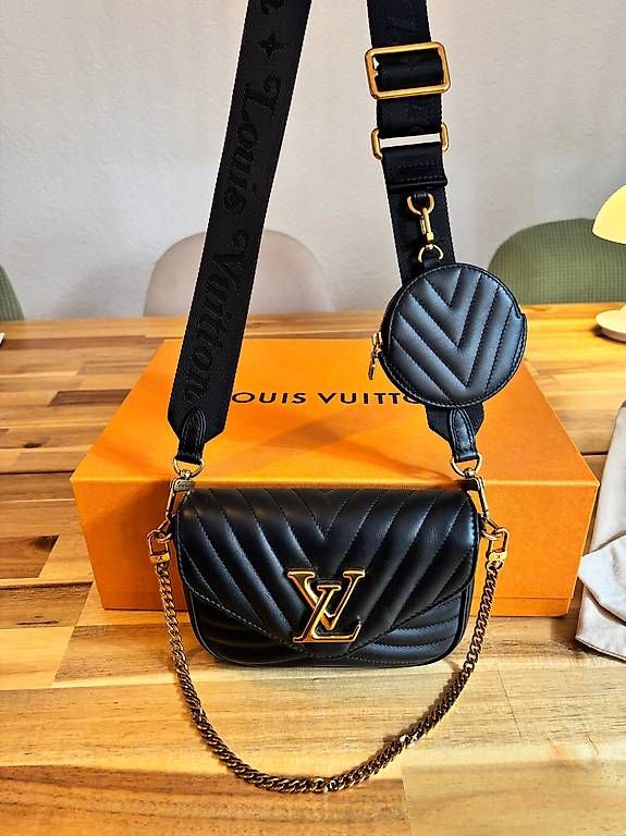 Borse da donna: Louis Vuitton New Wave Multi Pochette Umhängetasche – Usato da Wattenwil venduto da flu_6v27 2