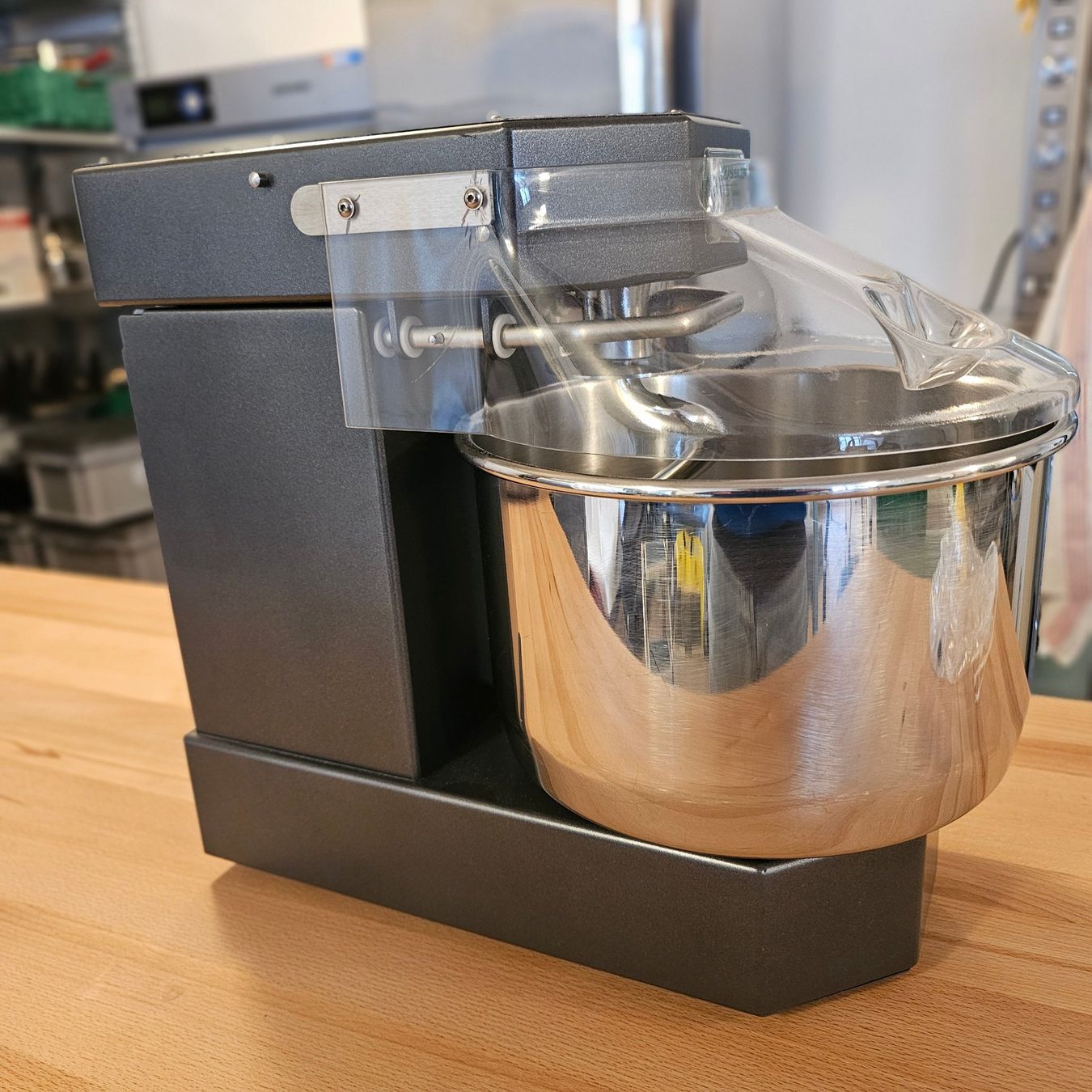 Häussler Küchengeräte: Häussler Teigknetmaschine Alpha 1G in Anthrazit – Gebraucht aus Basel von Pastoriusiert01 3