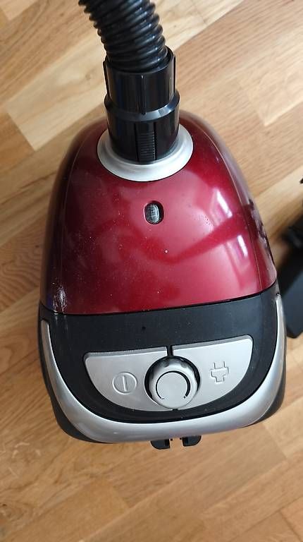 Aspirateurs & Accessoires: Kleiner Staubsauger – D'occasion à Solothurn par Uherbert 1
