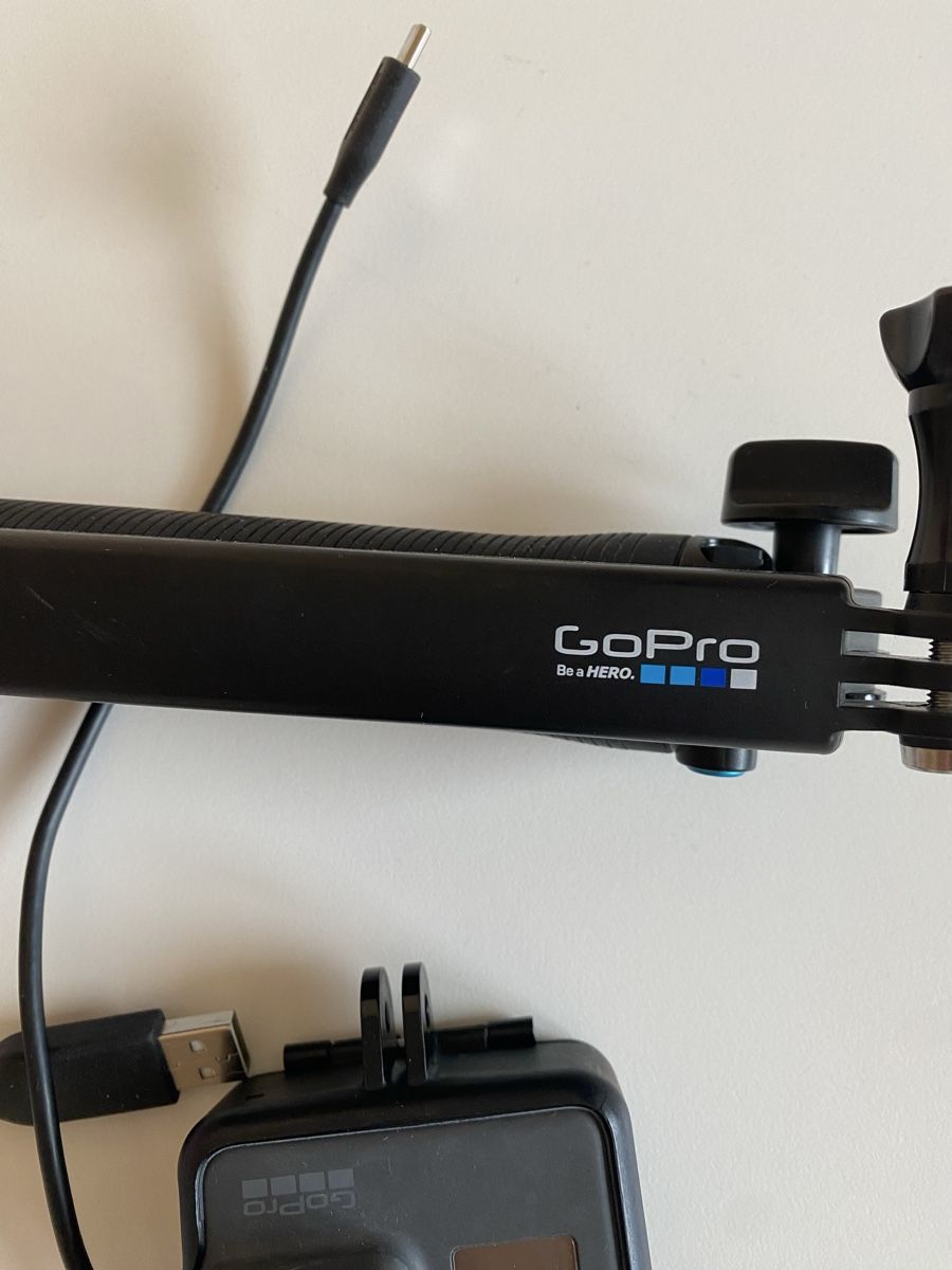 GoPro caméra avec poignée et câble de chargement inclus (Neu (gemäss ...
