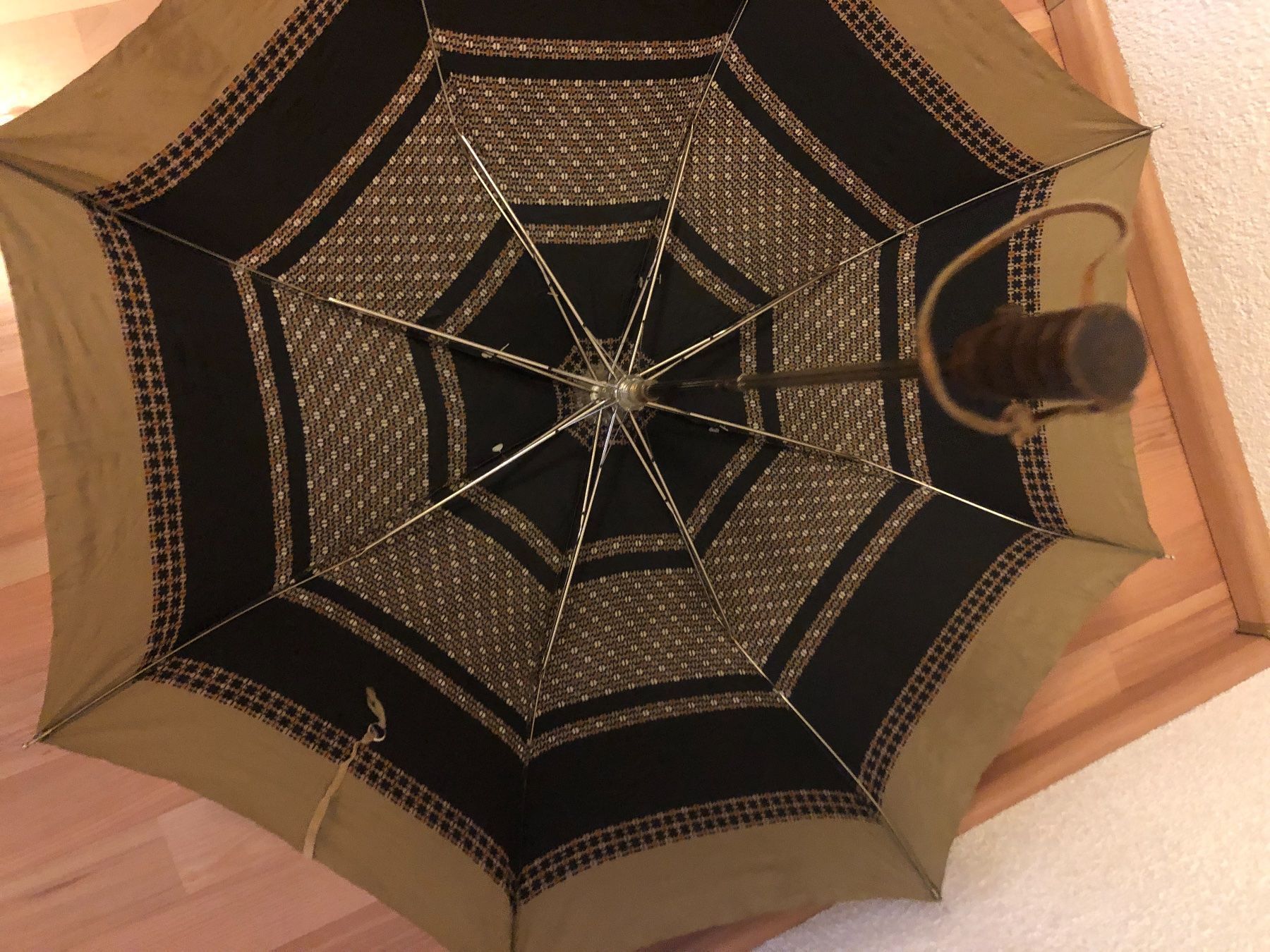 Ombrelli: Regenschirm – Usato da Schlieren venduto da Flower5 2