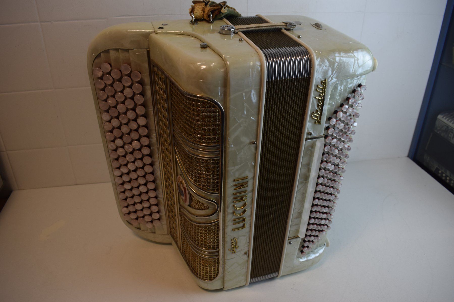 Strumenti musicali: Akkordeon chromatisch Super Lucchini Stufengriff – Usato da Zürich venduto da baumusik 7