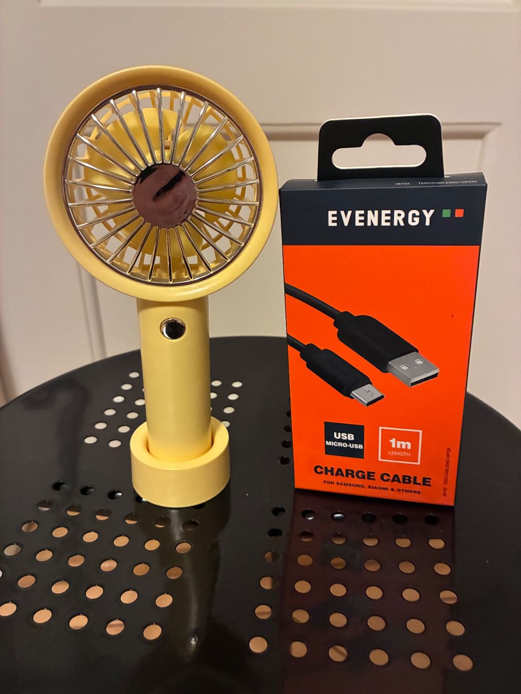 Migros Ventilatoren: NEU: Hand-Ventilator mit Ladekabel – Neu und originalverpackt aus Zürich von April4all