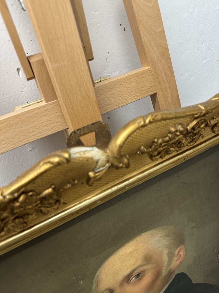 Dipinti: Antikes Ölgemälde Herrenportrait Barockrahmen – Difettoso da Ebikon venduto da Gaenggeliwaar 5