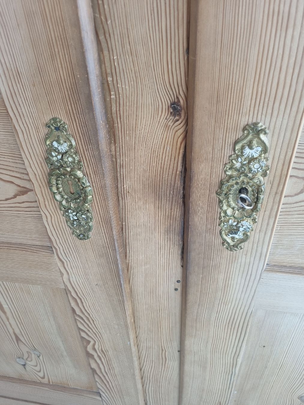 Armadi: Bauernschrank massiv – Usato da Thayngen venduto da McDb 2