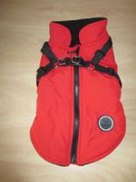 Warmer Hundemantel Rot mit integriertem Geschir Rückenl.32cm