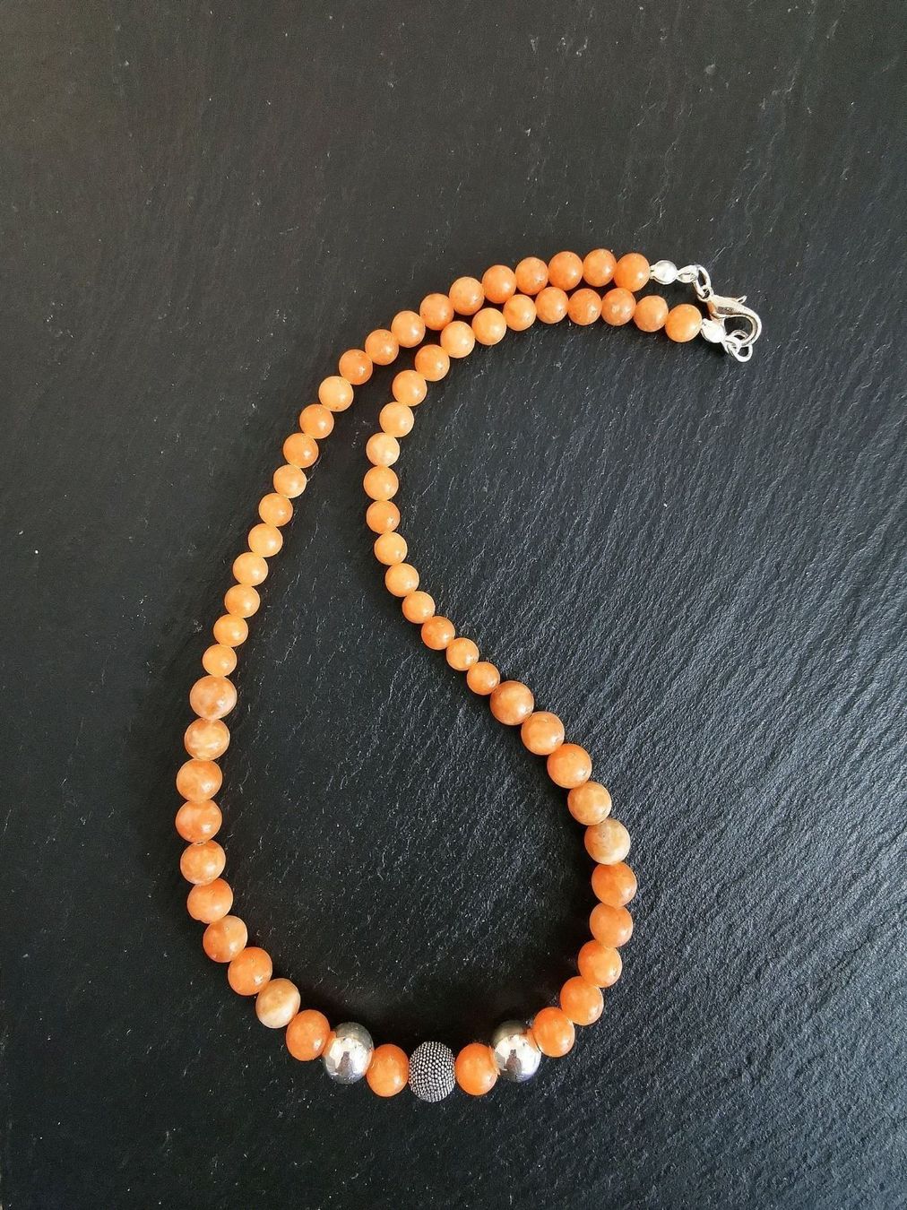Colliers: Collier en argent 925 et en Calcite – Neuf avec emballage d'origine à Veyrier par Leilazizou