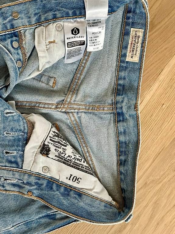 Jeans: Levi's 501 hellblau W24 L30 – Usato da Zürich venduto da abh_7bb5 2