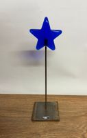 Blauer Glasstern auf Metallsockel Leonardo