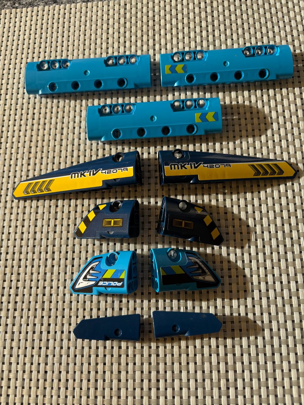 Lego Kit di costruzioni: Lego Technik blaue Panele Verschalungen Panel Spoiler LotX – Usato da Buochs venduto da Techtelmechtel