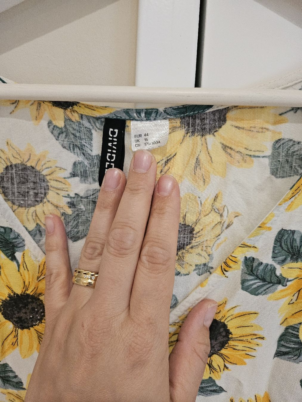 H&M Camicette: Bluse H&M divided Sonnenblumen gr.44 – Usato da Allschwil venduto da na.wi.90 1
