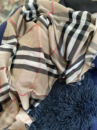 Burberry Schal aus Wolle und Seide Check Muster beige