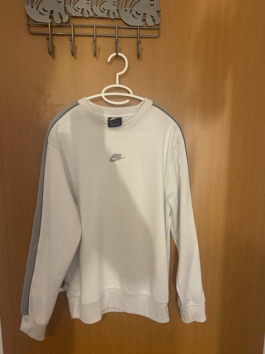 Nike Maglioni & Felpe: Sweat Nike blanc gris taille S bon état – Nuovo (secondo la descrizione) da Marin-Epagnier venduto da nyd_72sv