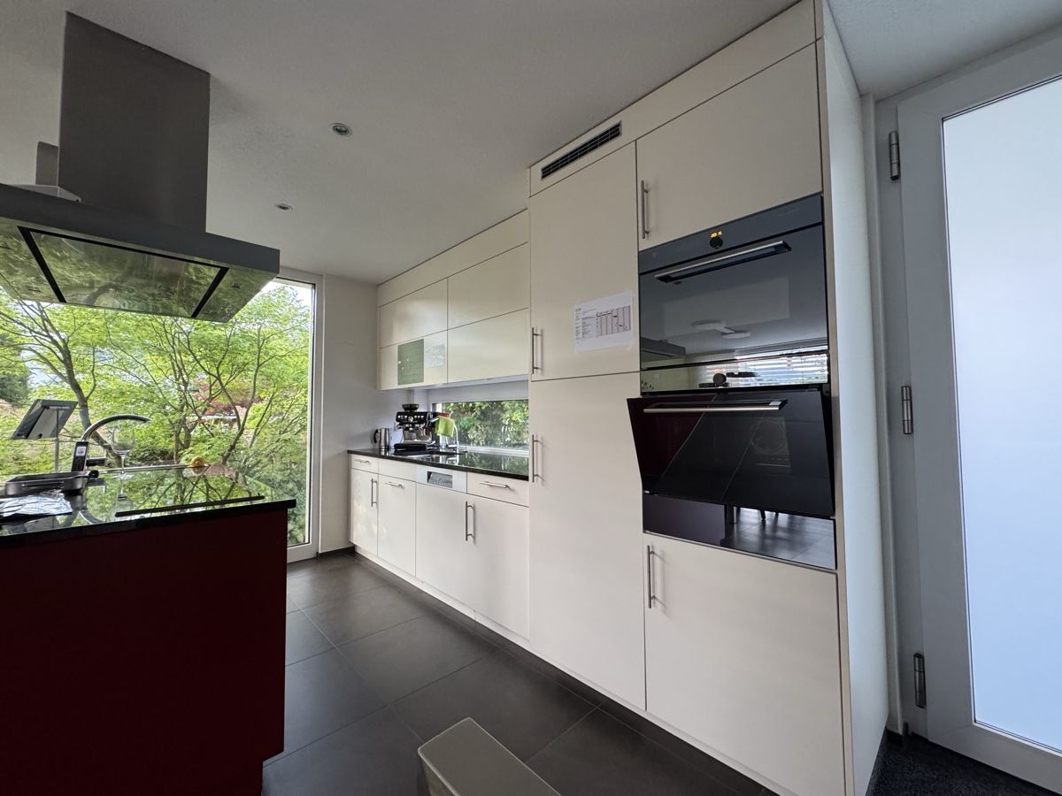 Cucine complete: Moderne Kücke mit Kochinsel – Usato da Bern venduto da tri_9nr9 1