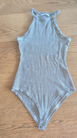 Gestreiftes Body von Pull&Bear (Gr. M)